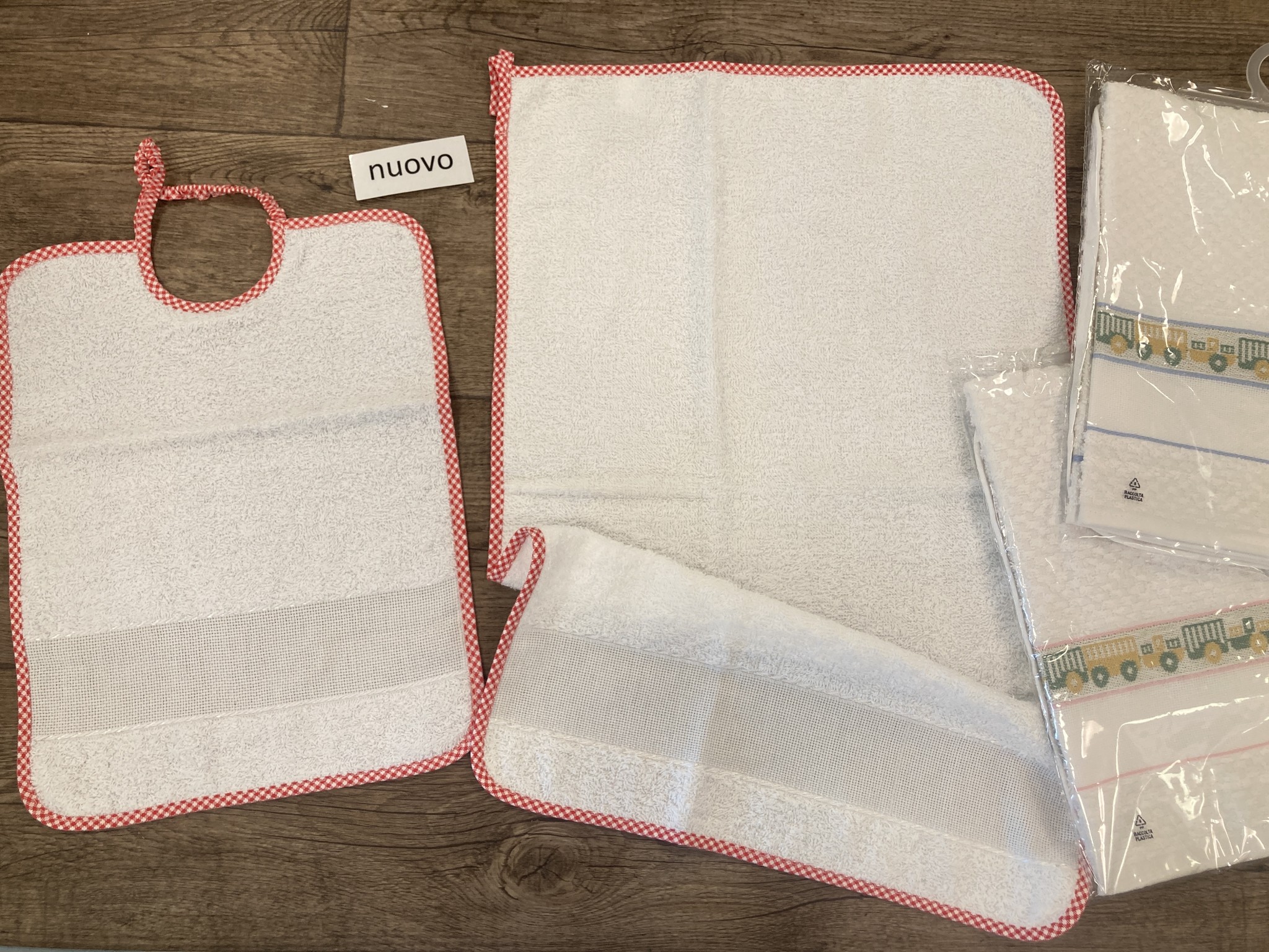 NUOVO Set Per Scuola Materna Asilo Bavaglia E Asciugamano In Cotone