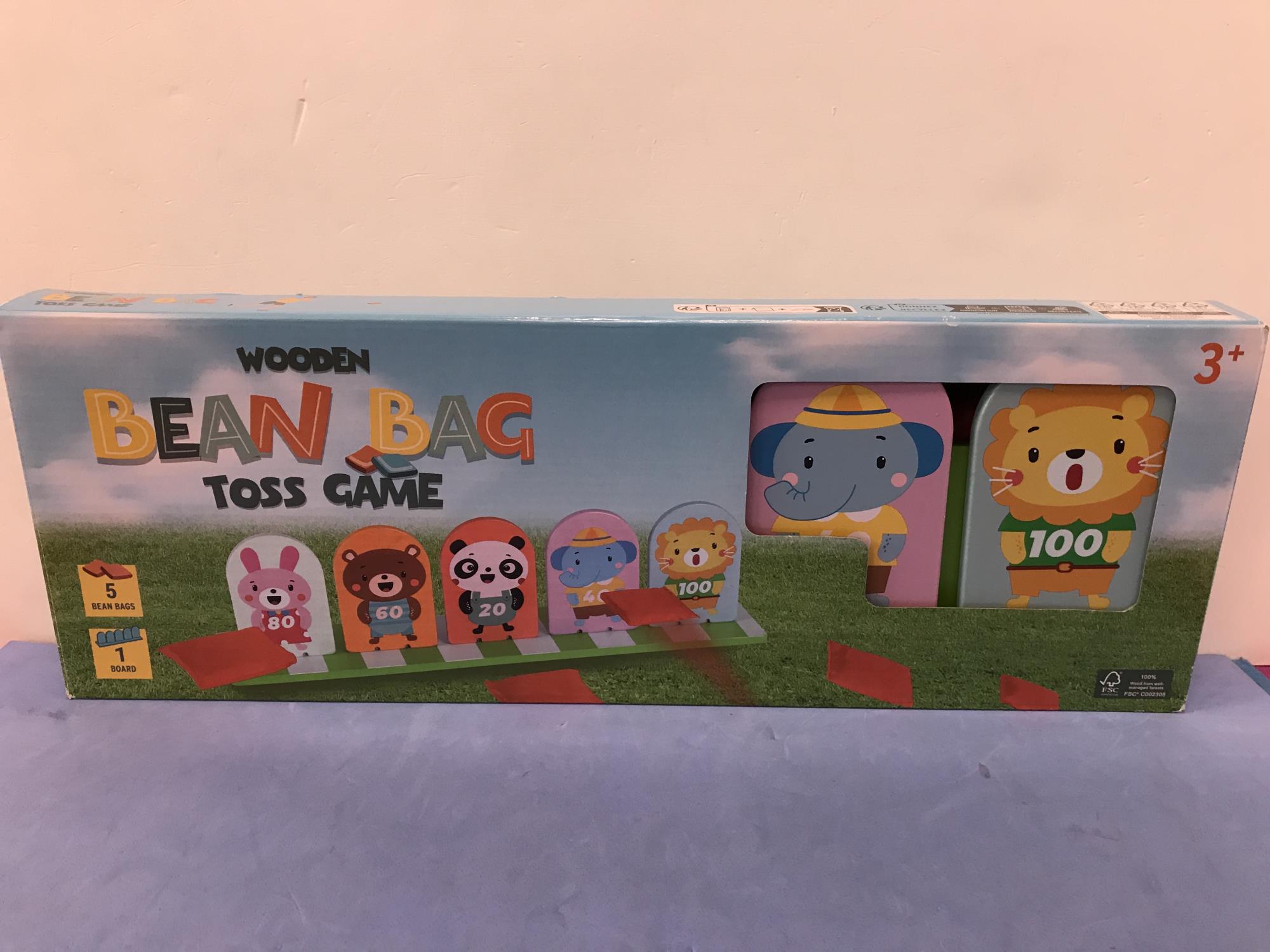 gioco òlegno carino lancia i sacchettini e butta giù i personaggi