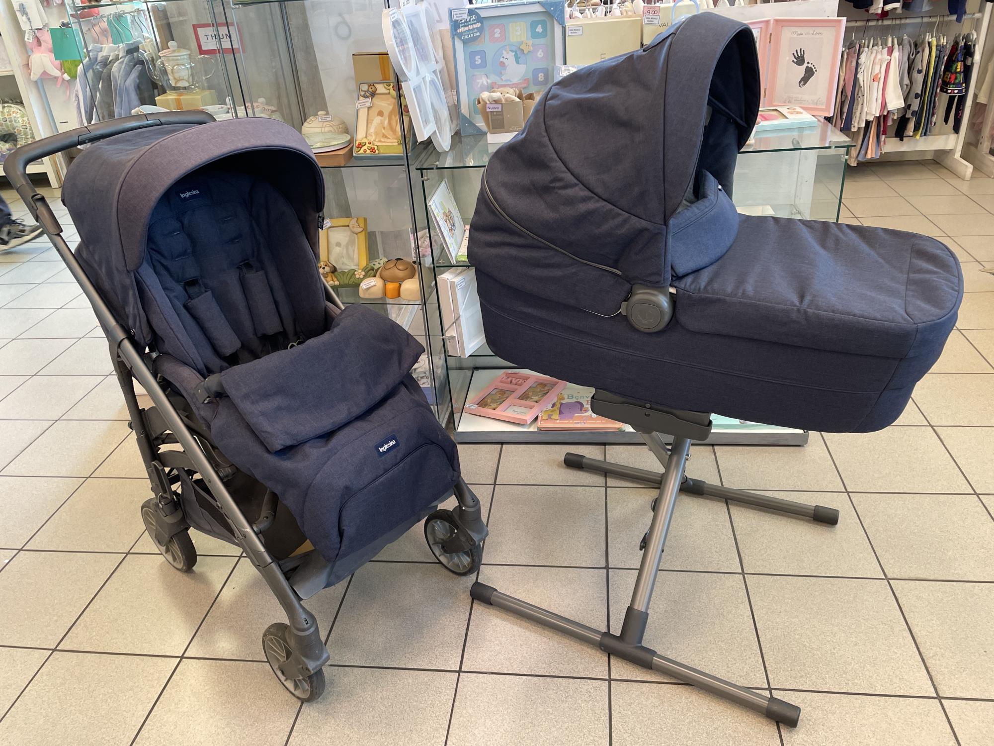 passeggino e carrozzina utilizzabile come trio con stand up, zanzariera, fronte genitore-strada ing