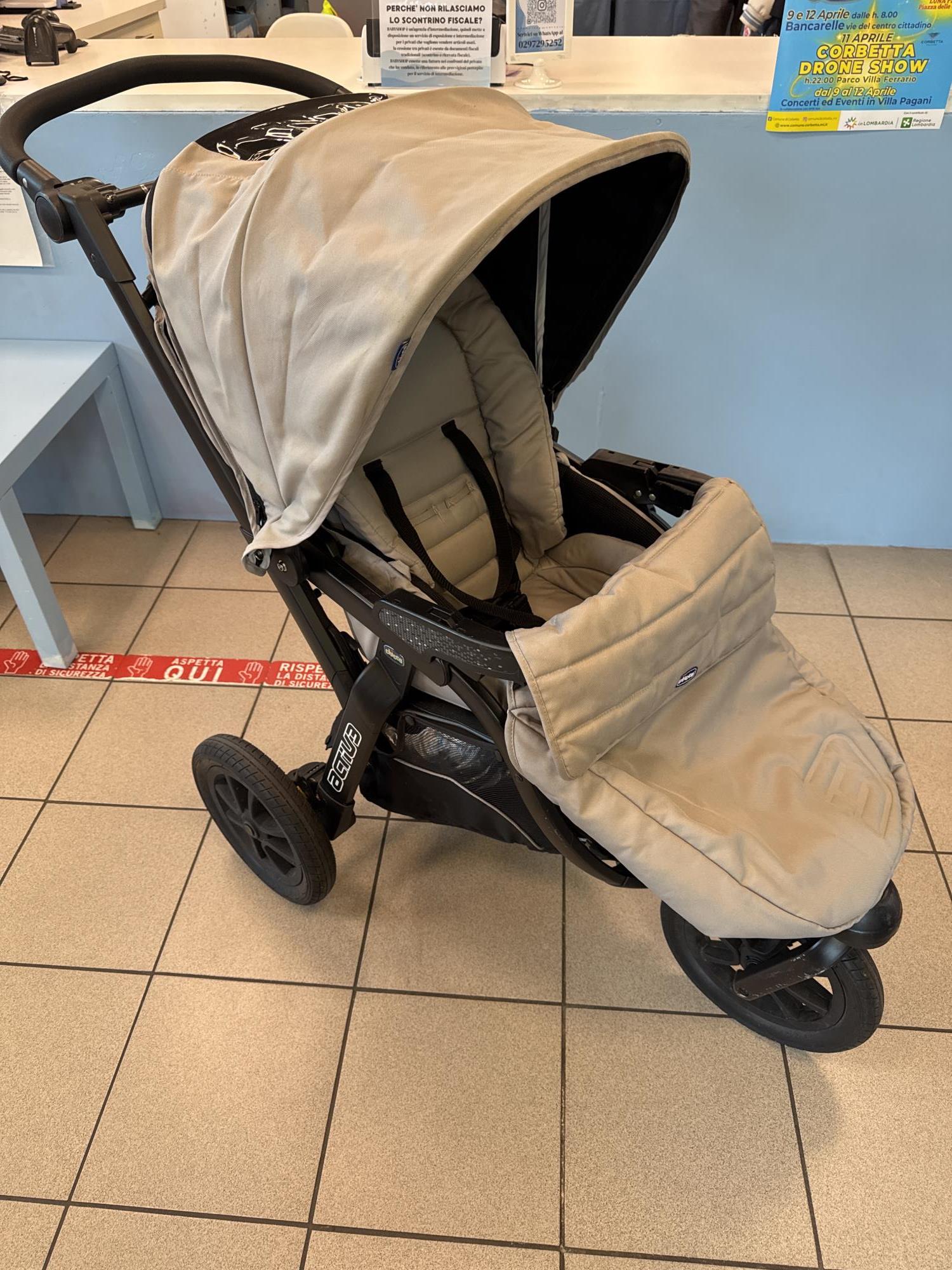 passeggino tre ruote chicco active ideale per sterrati sabbia o montagna