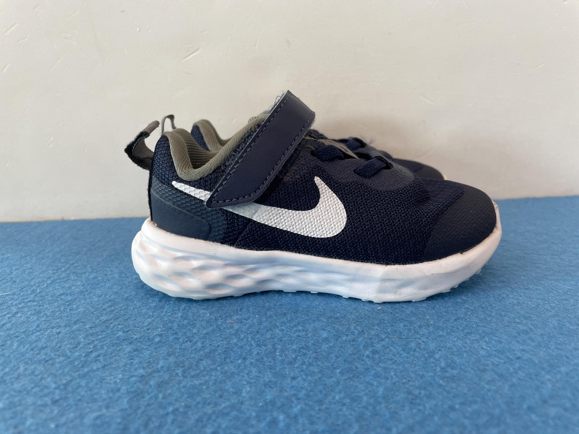 scarpe n 22 nike bimbo leggere