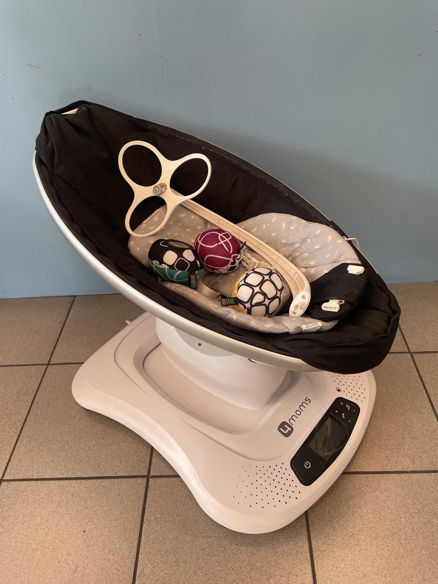 sdraietta elettrica 4moms suoni e vari movimenti con alimentatore a corrente