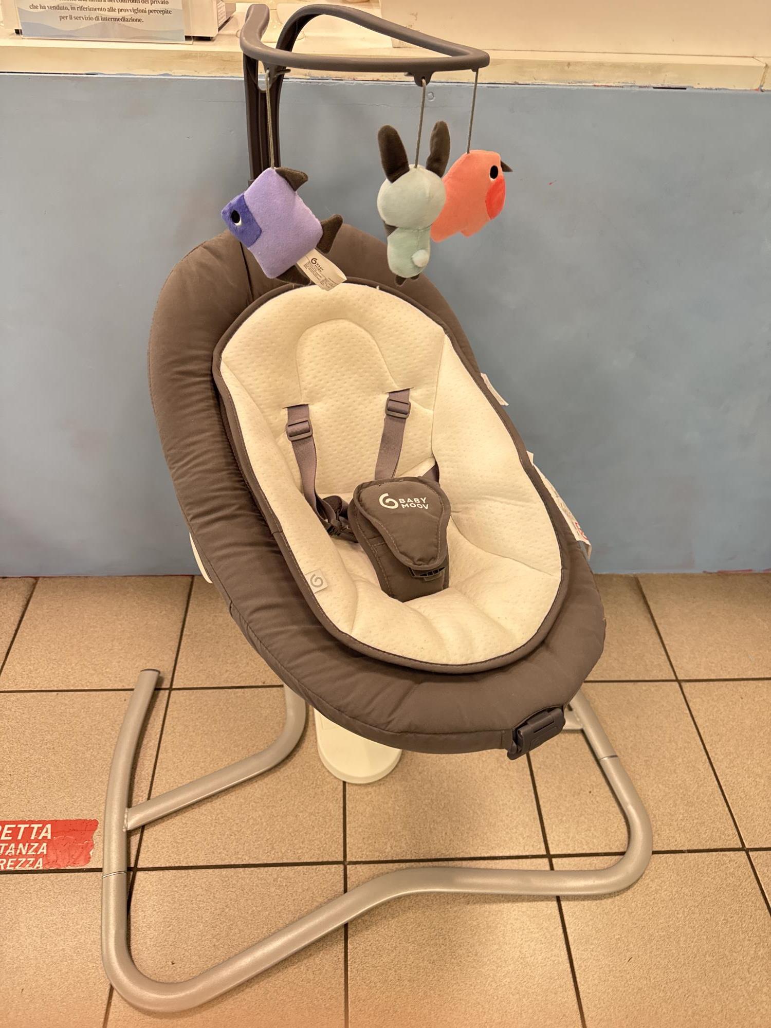 sdraietta elettrica dondolo babymoov musicale con alimentatore a corrente