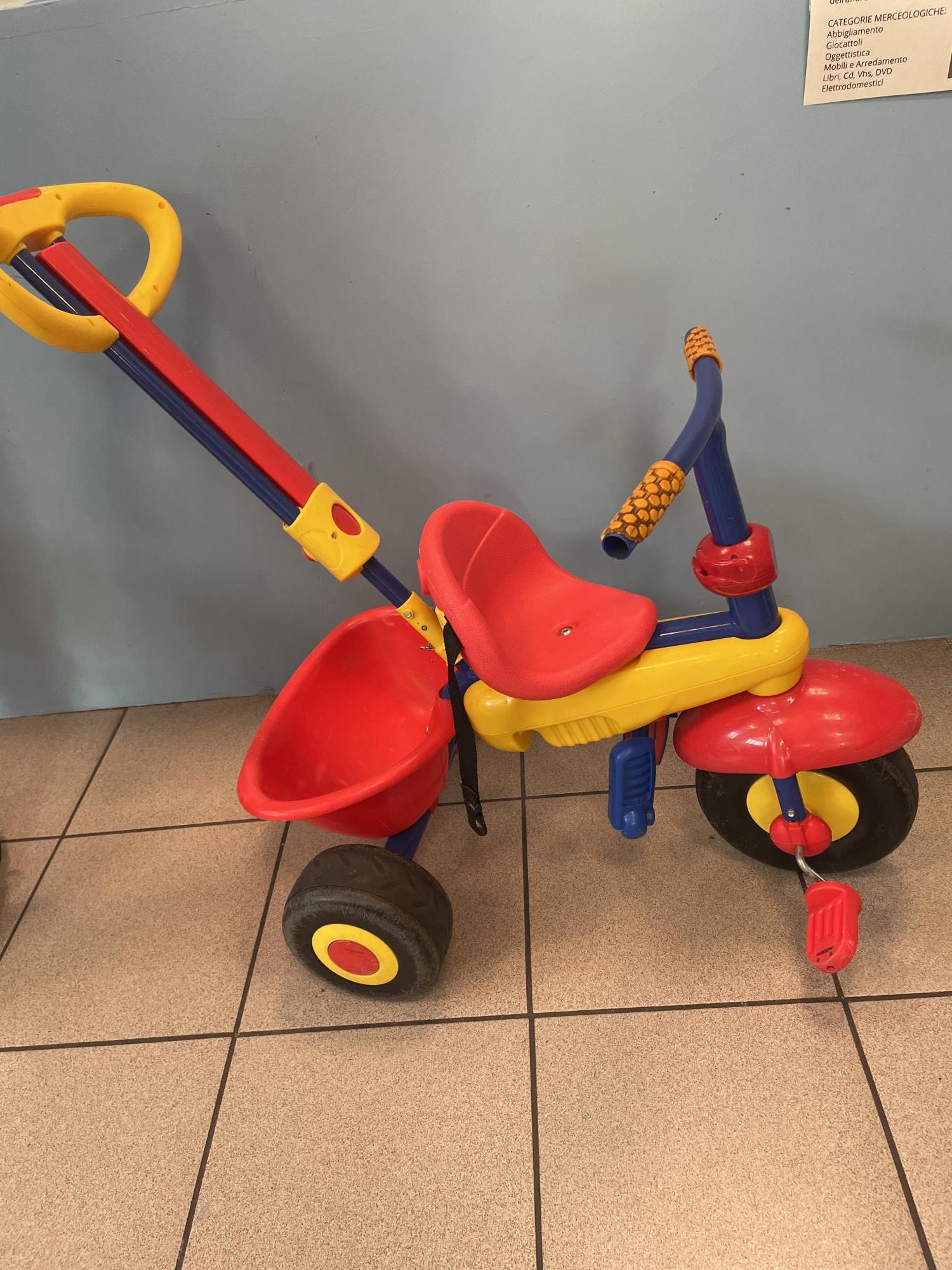 triciclo con asta smart trike bimbi